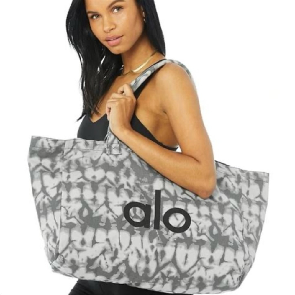 💕 Gently used ALOYoga  bag